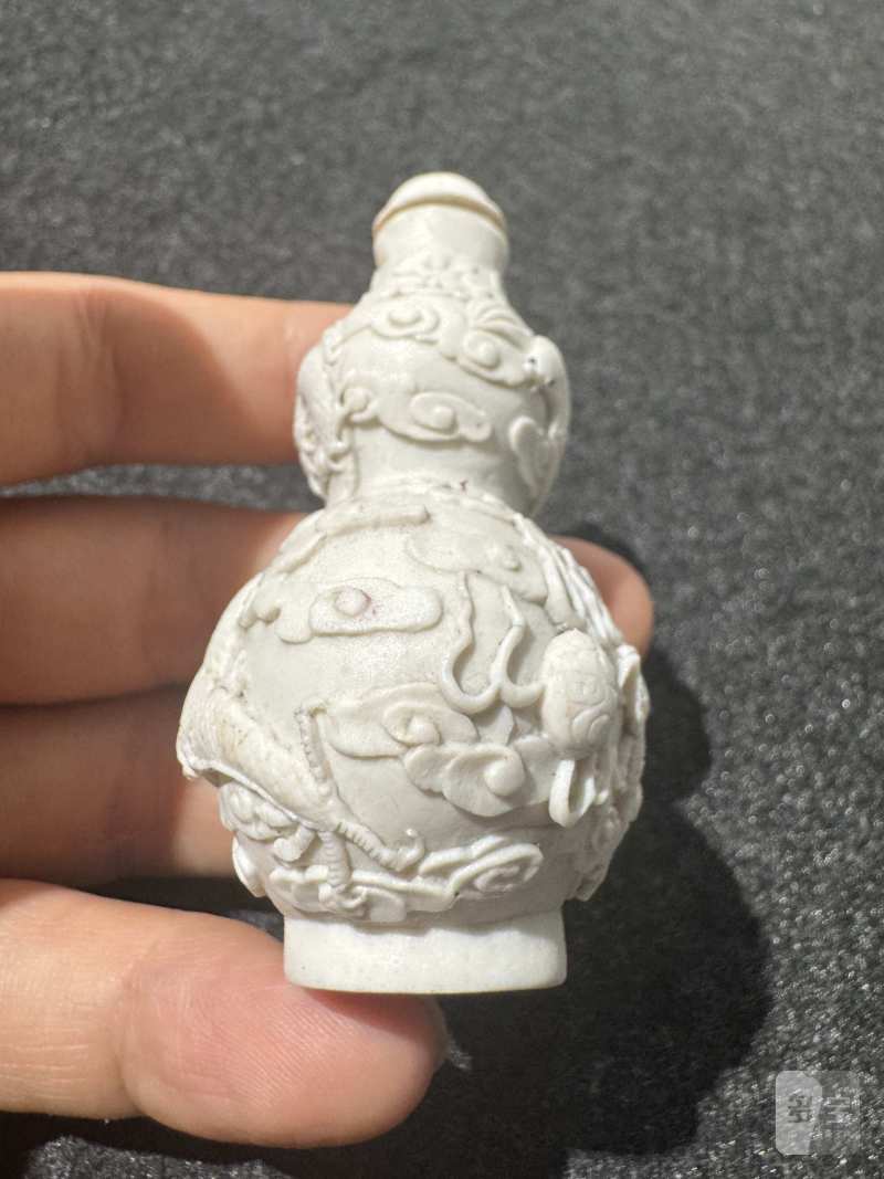 清中期 反瓷堆刻龙纹葫芦鼻烟壶 - 图5
